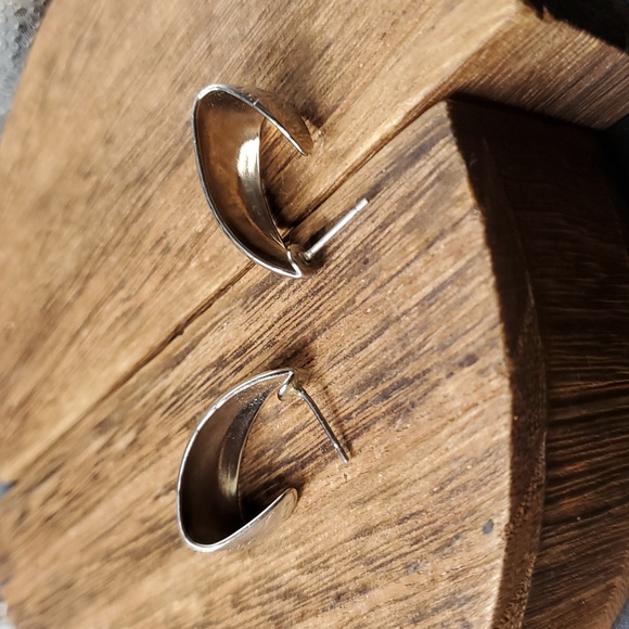 E1009 Victorian Duchess Hook Earrings - Picture 3 of 4